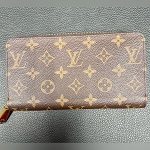 LV zippy Wallet